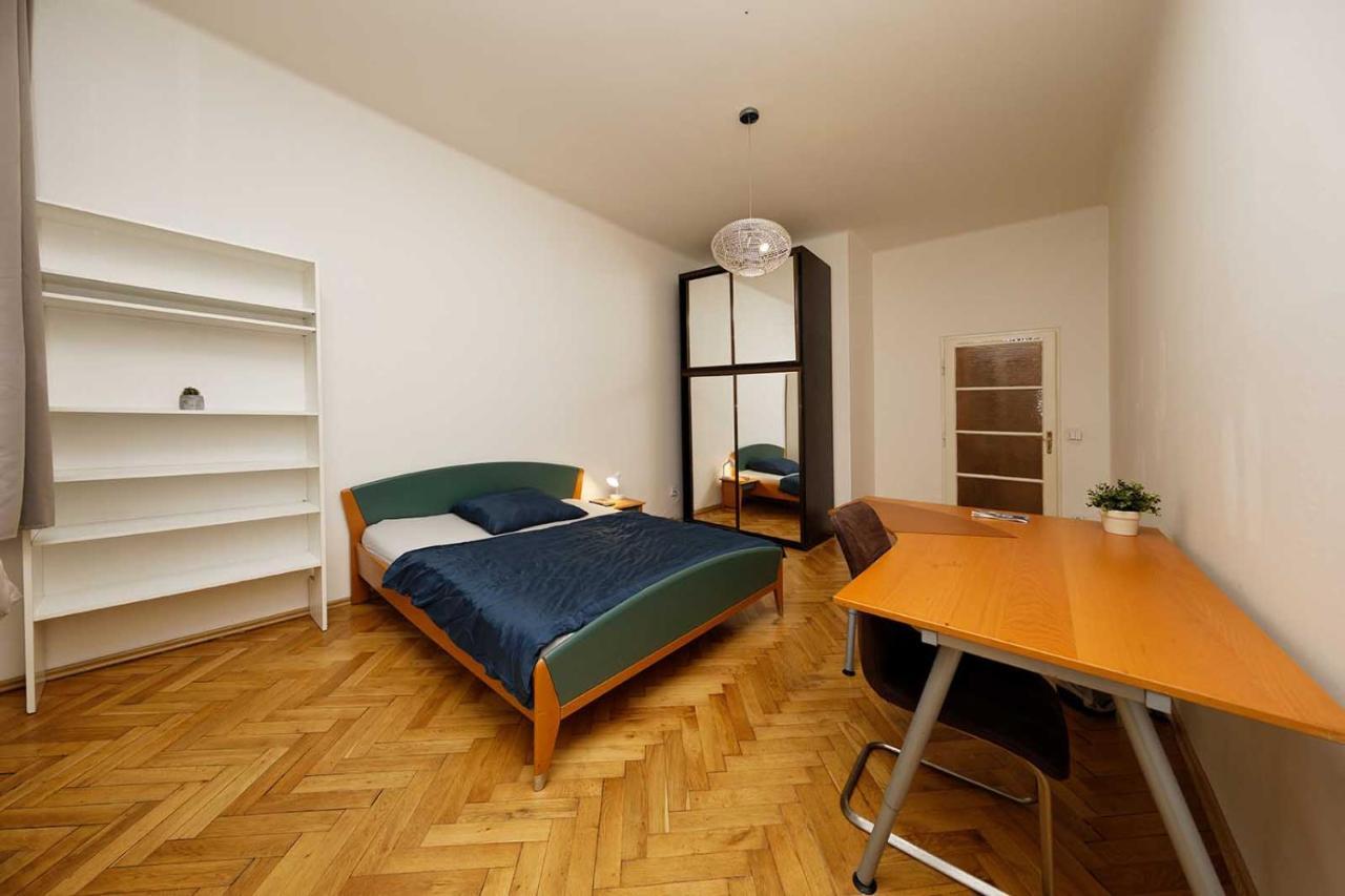 Apartments Vorsilska Prague Luaran gambar